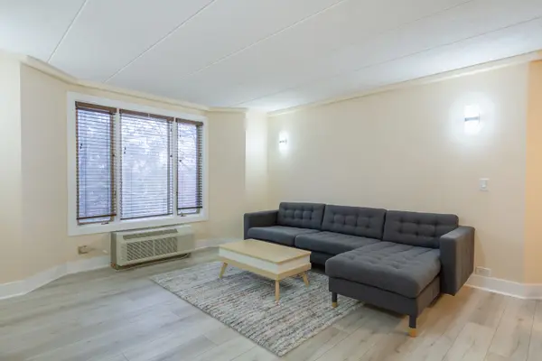 1 Renaissance PL #101, Palatine, IL 60067