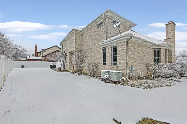 625 Meadow CT, Elk Grove Village, IL 60007