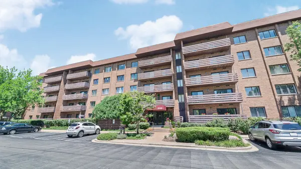 2000 Chestnut AVE #510, Glenview, IL 60025