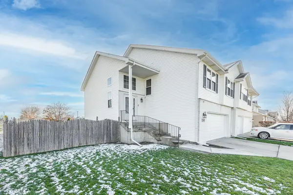 2398 Caton Crest DR, Crest Hill, IL 60403