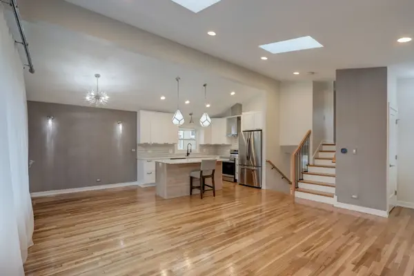 3 W White Oak ST, Arlington Heights, IL 60005