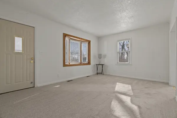 32 Arlington LN, Fox Lake, IL 60020