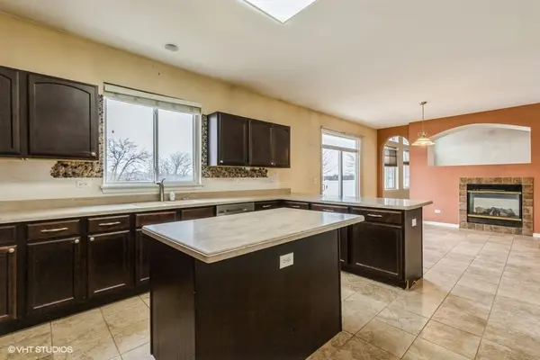 39410 Castleford LN, Beach Park, IL 60083