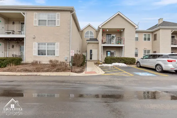 724 N Gary AVE #202, Carol Stream, IL 60188