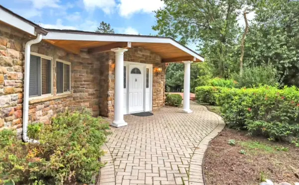 37 W Surrey LN,  Barrington Hills,  IL 60010