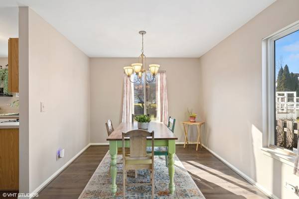 1239 E Komar LN, Round Lake Beach, IL 60073