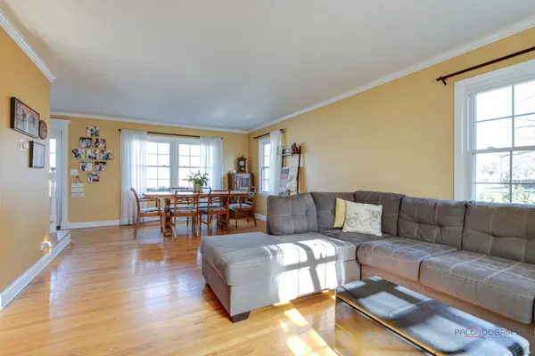 718 N Fairview AVE, Mount Prospect, IL 60056