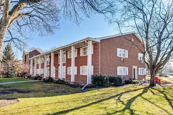 1777 Dewes ST #E, Glenview, IL 60025