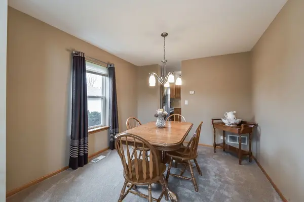 1556 W Mooseheart RD, North Aurora, IL 60542