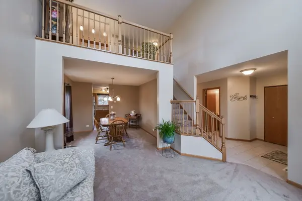 1556 W Mooseheart RD, North Aurora, IL 60542