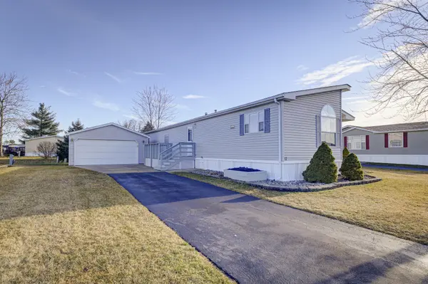 12 Cynthia LN, Beecher, IL 60401