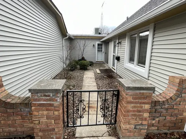 11 Garden DR #11, Montgomery, IL 60538