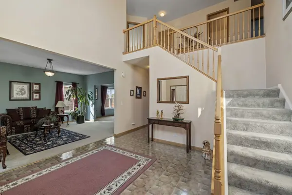 2540 Biltmore CIR, Aurora, IL 60503