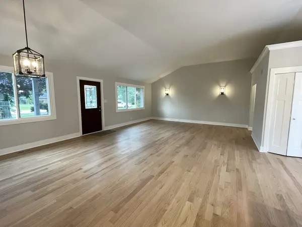 7737 Linden AVE, Darien, IL 60561