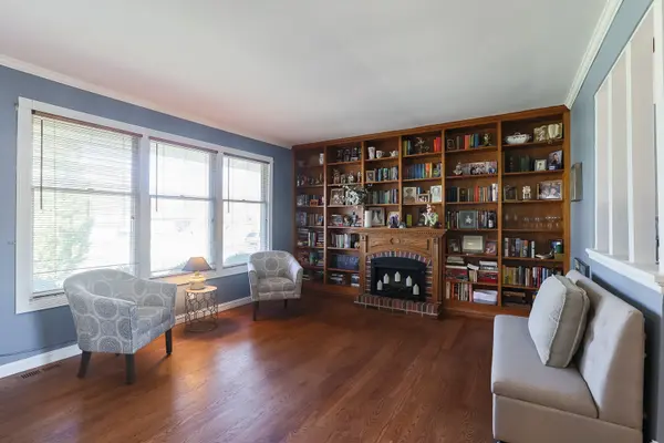 253 Winston LN, Bloomingdale, IL 60108