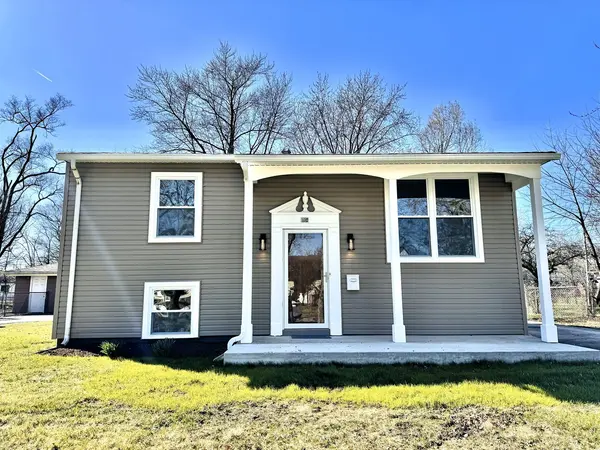 100 S Spruce LN, Glenwood, IL 60425