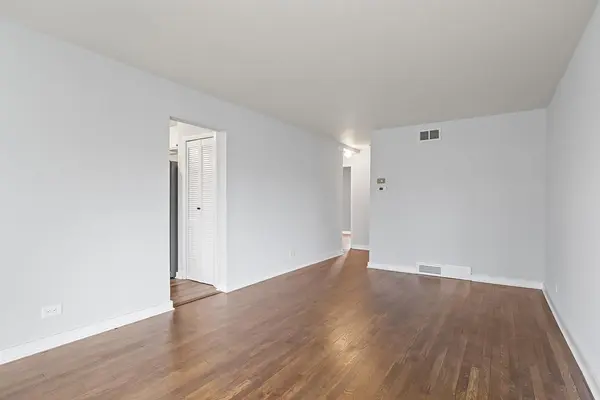 6031 S Mobile AVE, Chicago, IL 60638