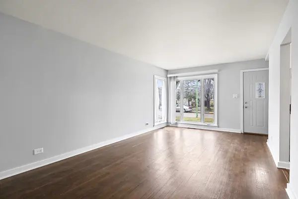 6031 S Mobile AVE, Chicago, IL 60638