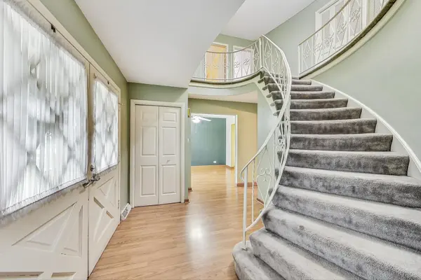 814 E Kimber LN, Arlington Heights, IL 60005