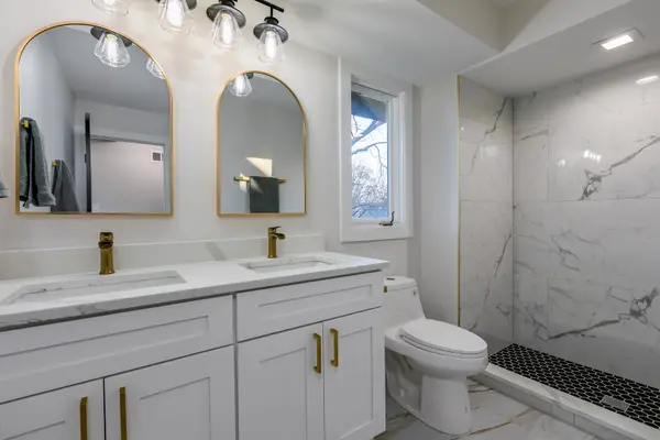 18W654 Plainfield RD, Downers Grove, IL 60516