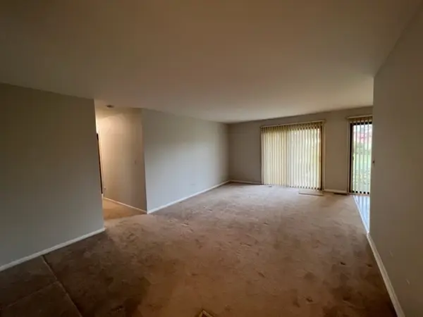 950 Cross Creek DR N #AA1, Roselle, IL 60172