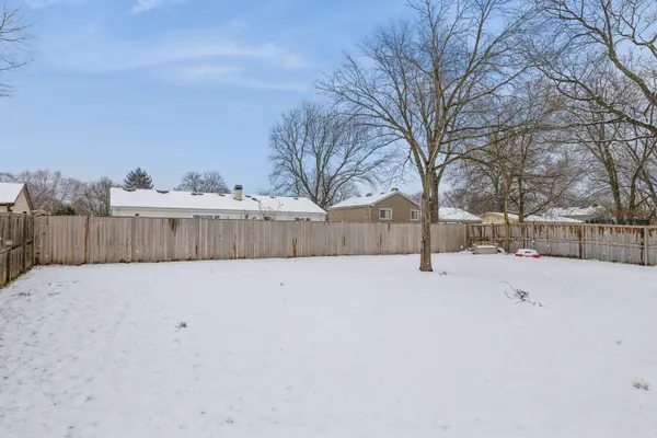 643 Sussex LN, Crystal Lake, IL 60014
