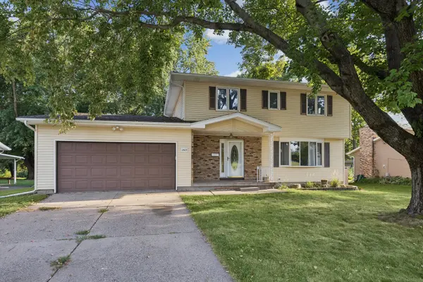 2423 E 32nd ST, Davenport, IA 52807