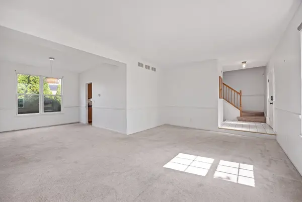 1255 Chicory LN, Naperville, IL 60564
