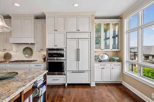 875 Lake ST N #401, Wayzata, MN 55391