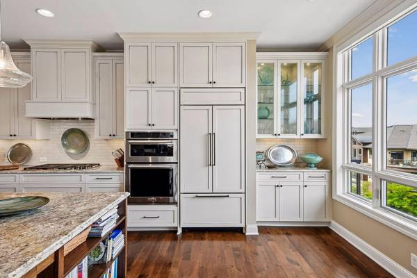 875 Lake ST N #401, Wayzata, MN 55391