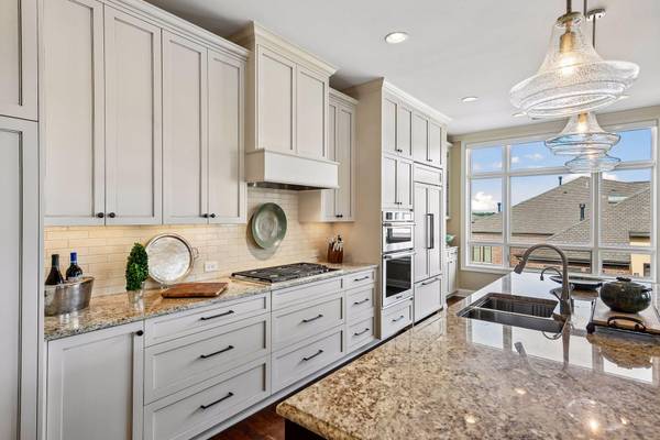875 Lake ST N #401, Wayzata, MN 55391