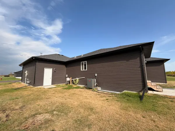 10258 Burgundy DR, Horace, ND 58047