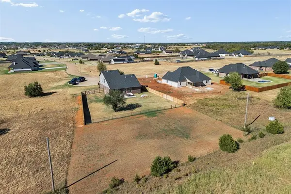 4676 Ranchero DR, Edmond, OK 73025