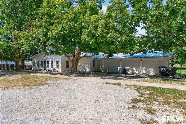 352 W MAIN ST, Mt Auburn, IL 62547