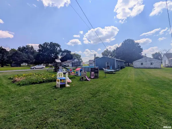 345 WALNUT ST, Bushnell, IL 61422