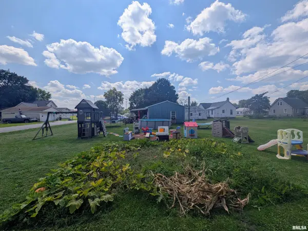 345 WALNUT ST, Bushnell, IL 61422