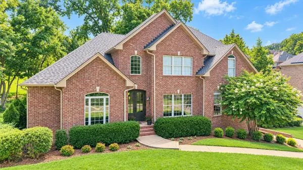 127 Country Hills Dr, Hendersonville, TN 37075