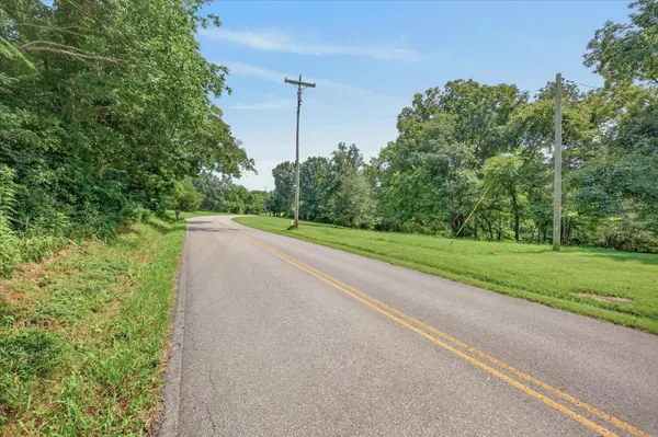 1 Old County House Rd, White Bluff, TN 37187