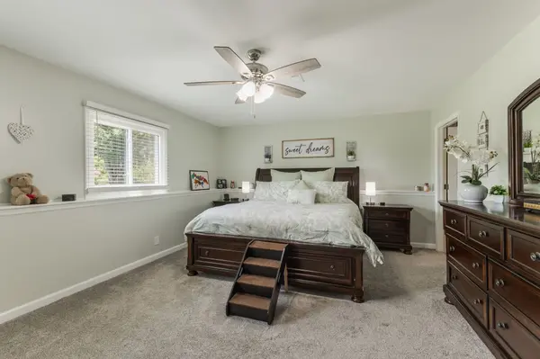 1025 Claremont Dr, Columbia, TN 38401