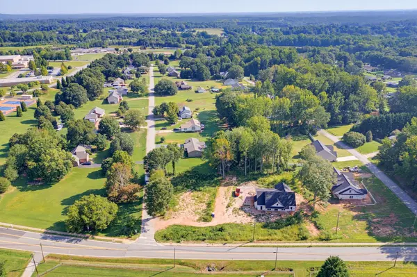 304 Shoreham LN, Inman, SC 29349