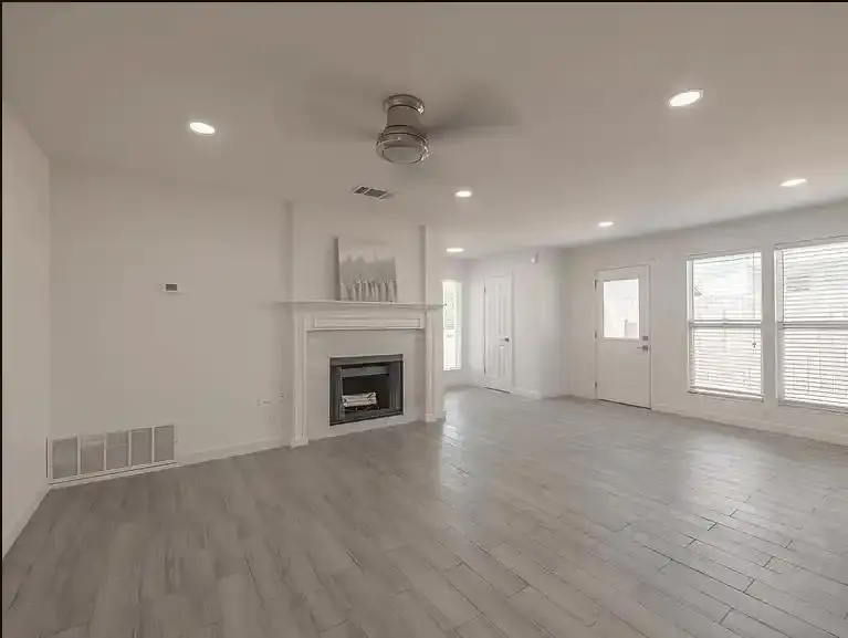 303 Fantail LOOP #B, Austin, TX 78734