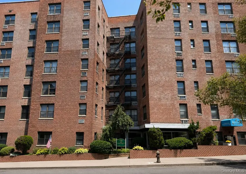 63-95 Austin ST #2L, Rego Park, NY 11374