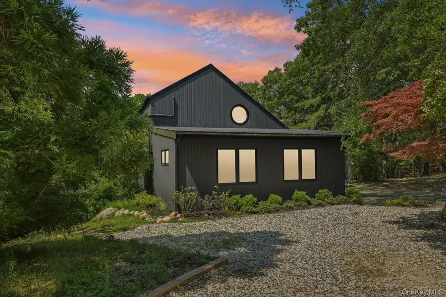 12 Deep View CT, Wainscott, NY 11937