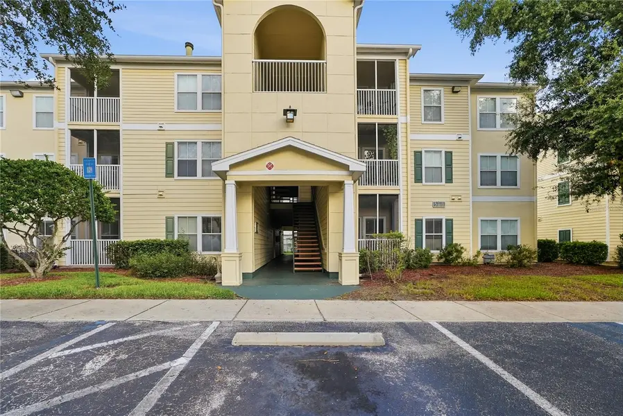 18471 BRIDLE CLUB DR, Tampa, FL 33647