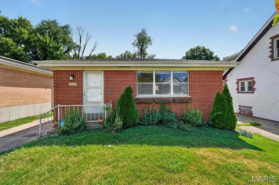 4402 Tholozan AVE, St Louis, MO 63116