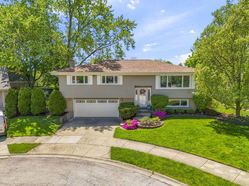 217 Robin LN, Wood Dale, IL 60191