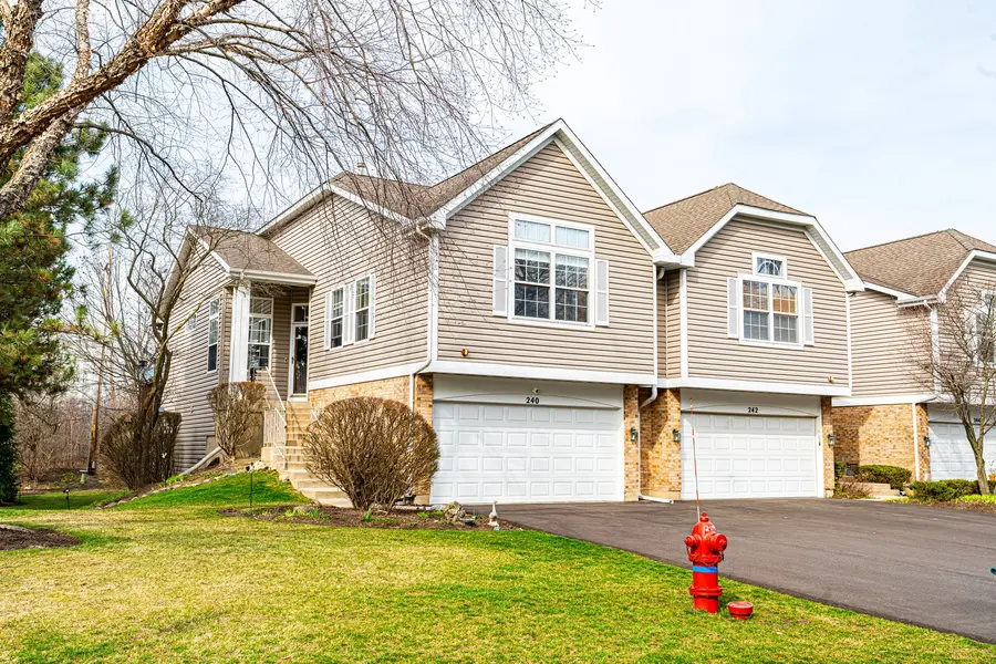 240 Prairie View LN, Wheeling, IL 60090