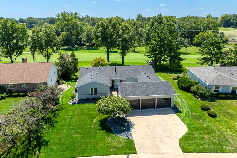 4817 Torrey Pines CT, Davenport, IA 52807