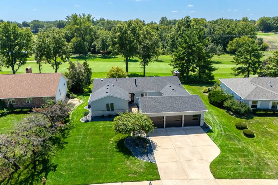 4817 Torrey Pines CT, Davenport, IA 52807