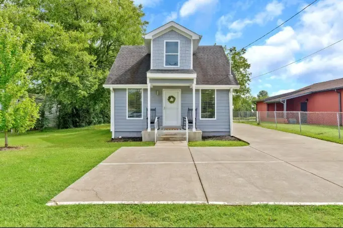 209 Campus Dr, Hendersonville, TN 37075